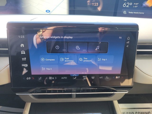 Certified 2024 Lincoln Nautilus Premier AWD/4WD image 40