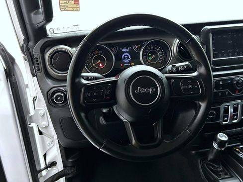 Used 2022 Jeep Wrangler Sport AWD/4WD image 13