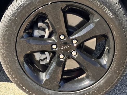 Used 2023 Jeep Grand Cherokee L Laredo image 4