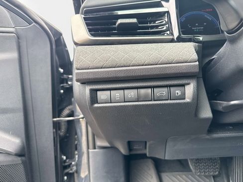 Used 2025 Toyota Camry XLE image 27