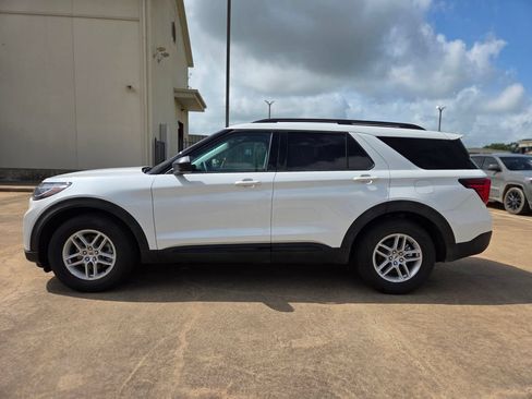 New 2026 Ford Explorer Active RWD image 8