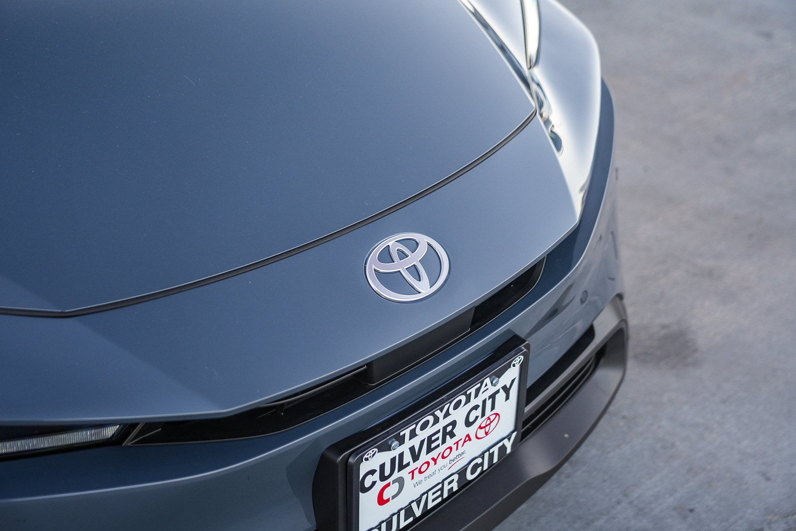 Used 2027 Toyota Prius LE FWD image 3