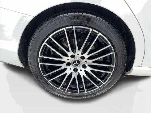 Used 2024 Mercedes-Benz C 300 Sedan image 16