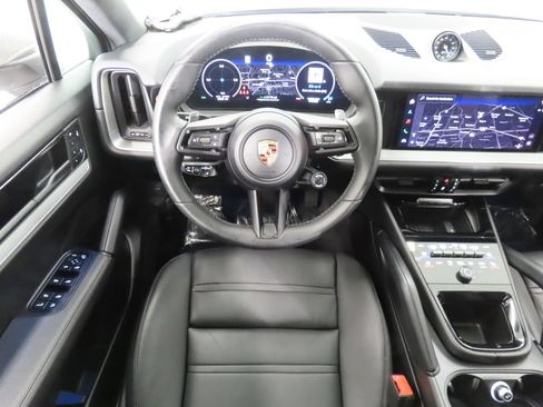 Certified 2025 Porsche Cayenne E-Hybrid Coupe AWD/4WD image 16