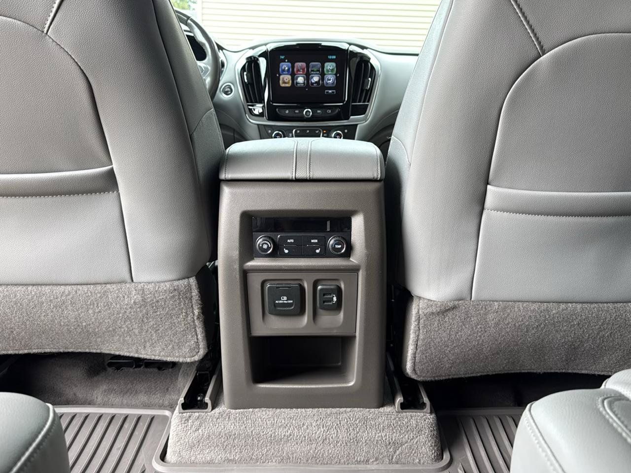 Used 2019 Chevrolet Traverse Premier FWD image 17