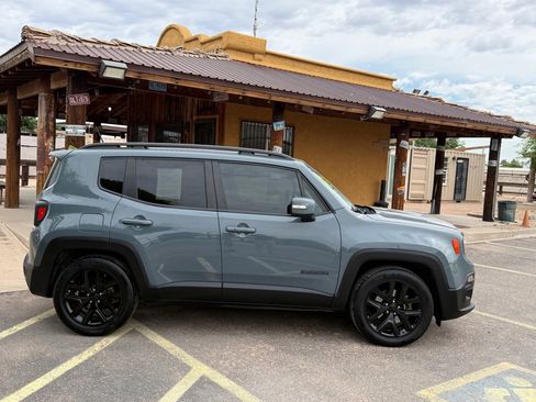 Used 2017 Jeep Renegade Altitude FWD image 8