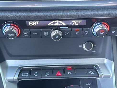 Certified 2025 Audi Q3 2.0T Premium image 20