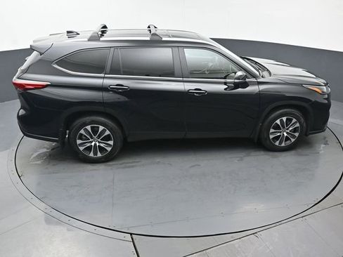 Certified 2023 Toyota Highlander XLE image 48