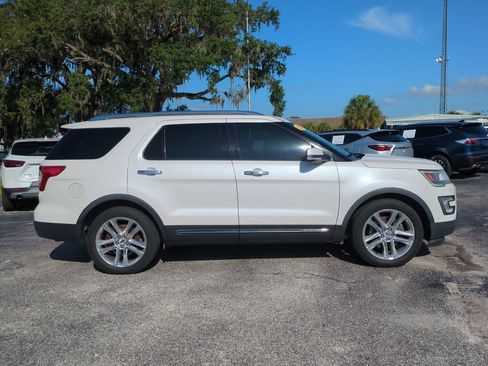 Used 2017 Ford Explorer Limited w/ Equipment Group 301A FWD image 3