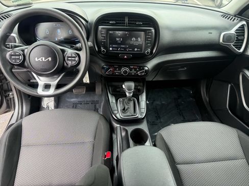 Used 2025 Kia Soul LX w/ LX Technology Package FWD image 27