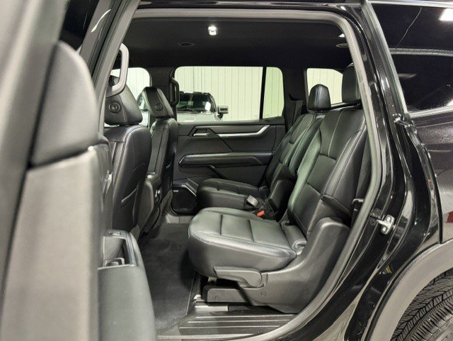 Certified 2026 GMC Acadia Elevation w/ Elevation Premium Package AWD/4WD image 8