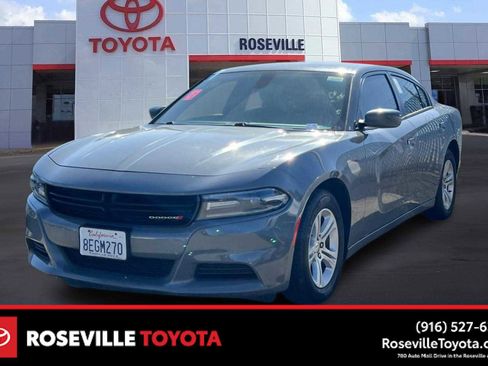 Used 2018 Dodge Charger SXT image 1