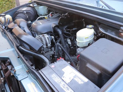 Used 2005 HUMMER H2 w/ Preferred Equipment Group image 17