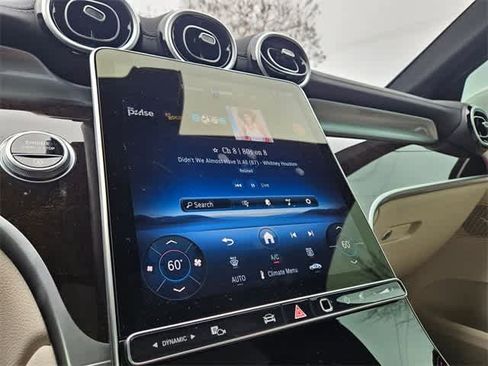 Used 2025 Mercedes-Benz GLC 300 4MATIC image 29