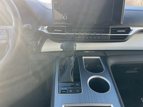 Used 2025 Toyota Sienna LE image 13