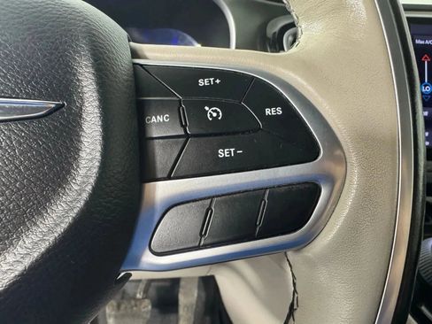 Used 2019 Chrysler Pacifica Limited FWD image 16