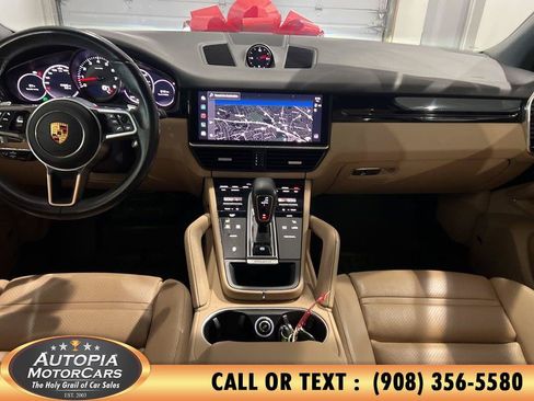Used 2022 Porsche Cayenne AWD/4WD image 25