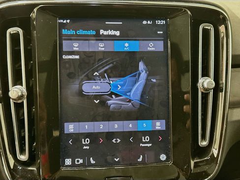 Used 2023 Volvo XC40 Recharge Plus AWD/4WD image 24