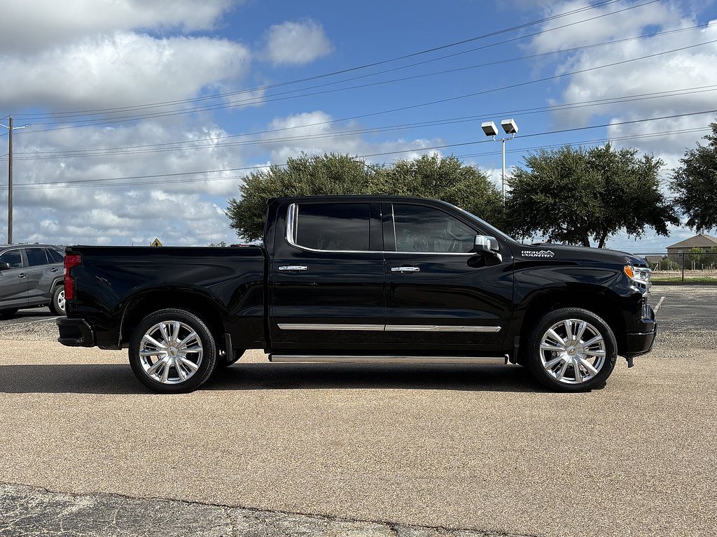 Used 2024 Chevrolet Silverado 1500 High Country w/ High Country Premium Package AWD/4WD image 4