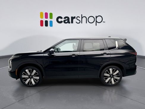 Used 2025 Mitsubishi Outlander SE image 2