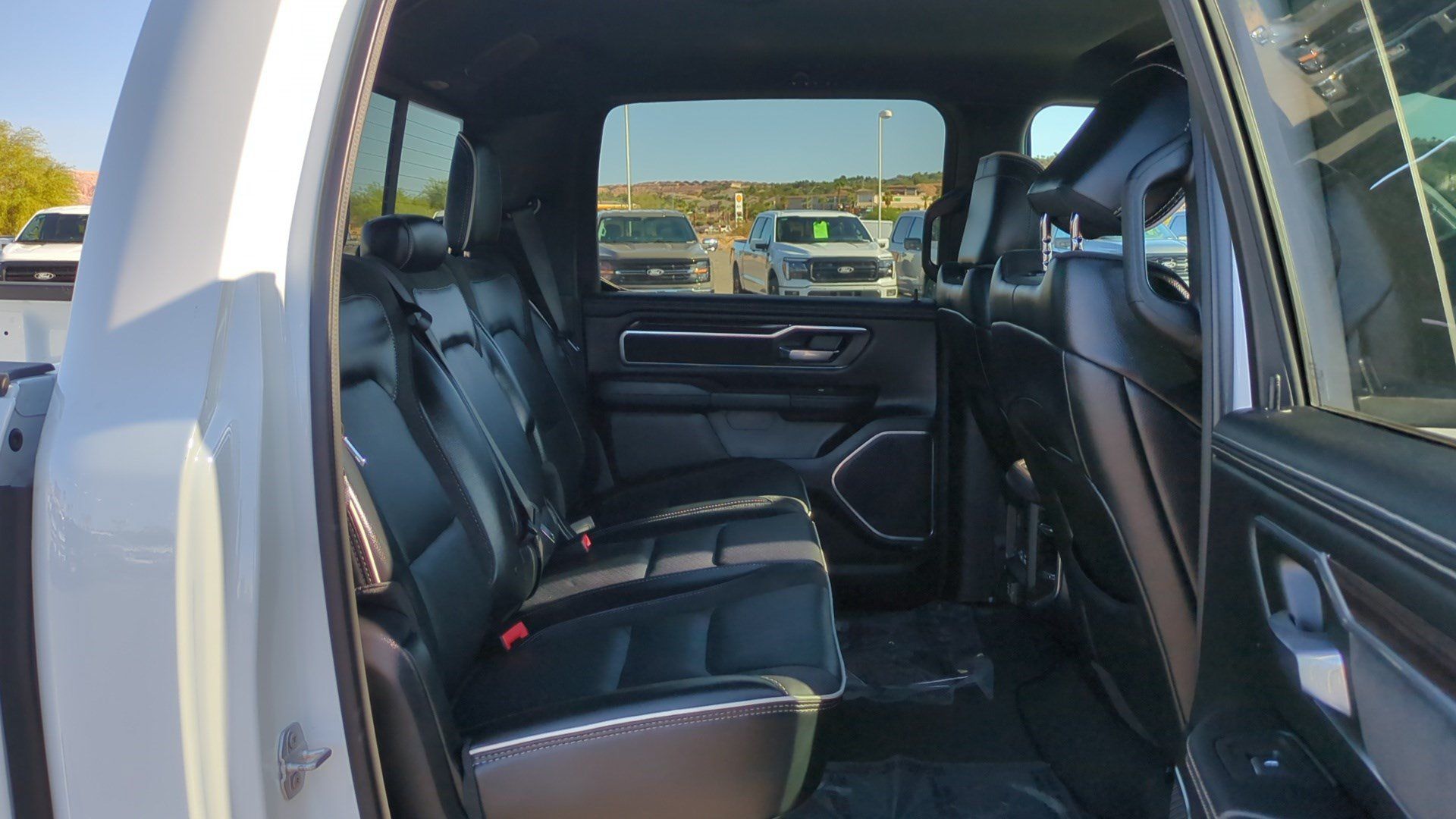Used 2025 RAM 1500 Laramie w/ Sport Appearance Package AWD/4WD image 30