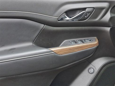 Used 2022 GMC Acadia SLE w/ Driver Convenience Package image 14