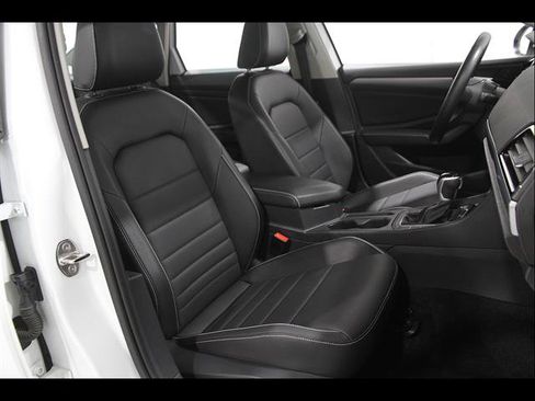 Used 2024 Volkswagen Jetta SE FWD image 15