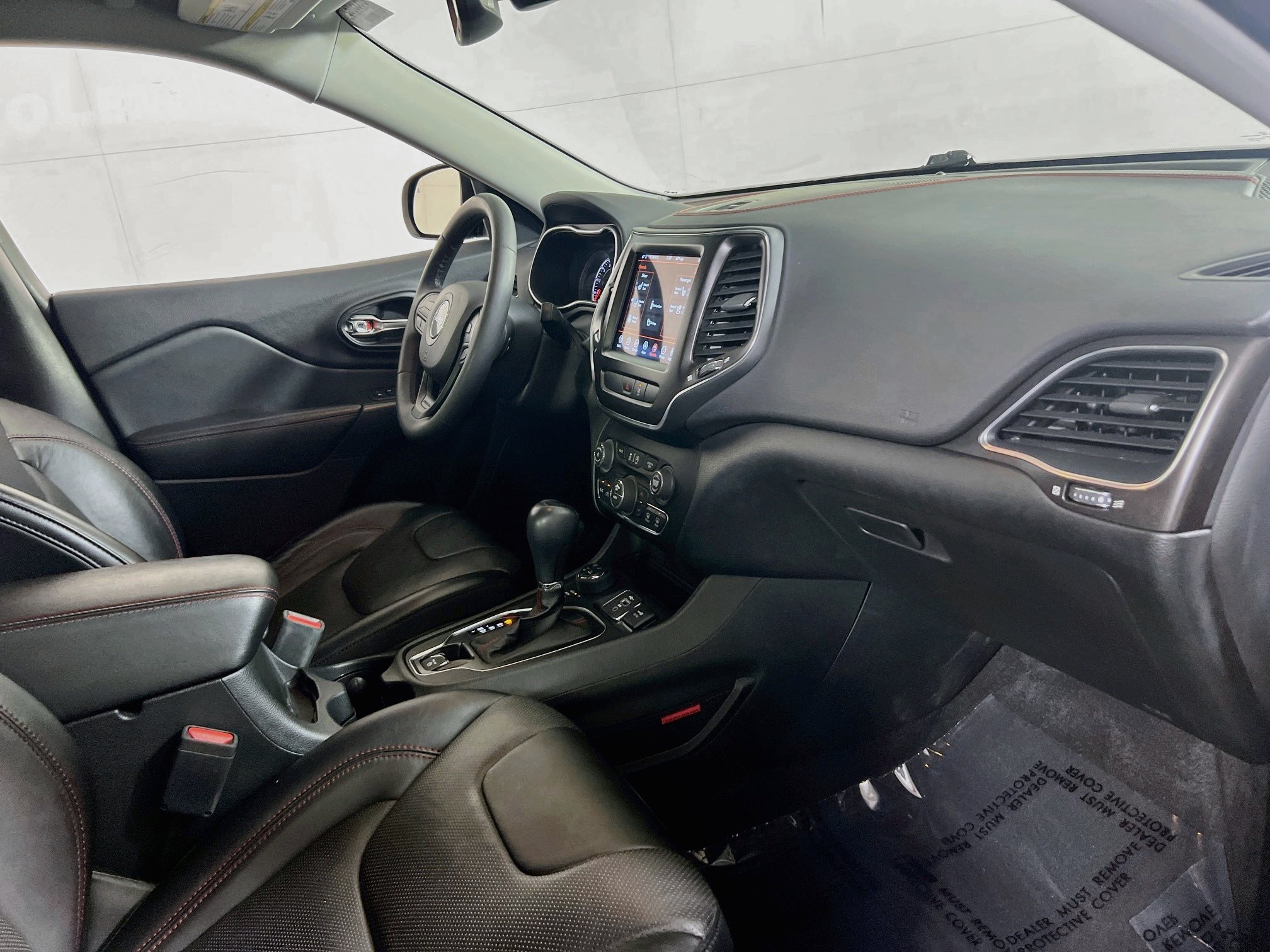 Used 2022 Jeep Cherokee Trailhawk w/ Premium Leather Package AWD/4WD image 27