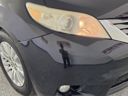 Used 2015 Toyota Sienna XLE w/ XLE Navigation Package image 10