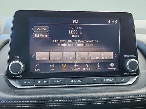 Used 2024 Nissan Rogue S AWD/4WD image 21