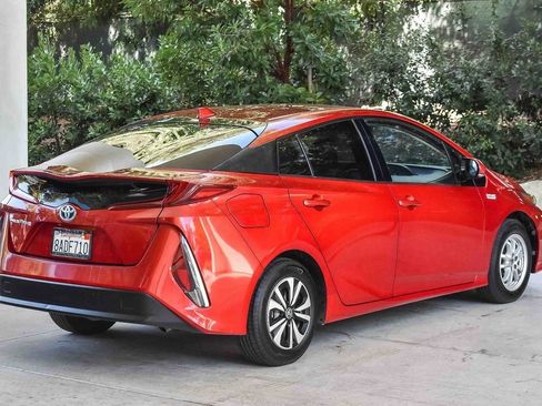 Used 2017 Toyota Prius Prime Premium image 6