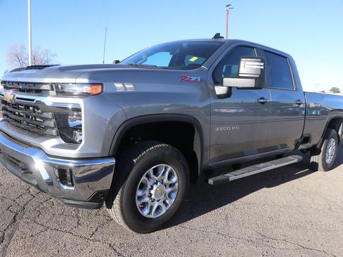 New 2026 Chevrolet Silverado 3500 LT image 3