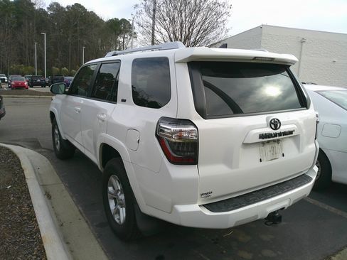 Used 2018 Toyota 4Runner SR5 Premium image 9