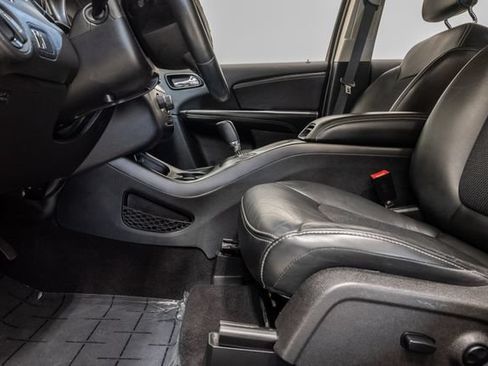 Used 2019 Dodge Journey Crossroad w/ Popular Equipment Group FWD image 12