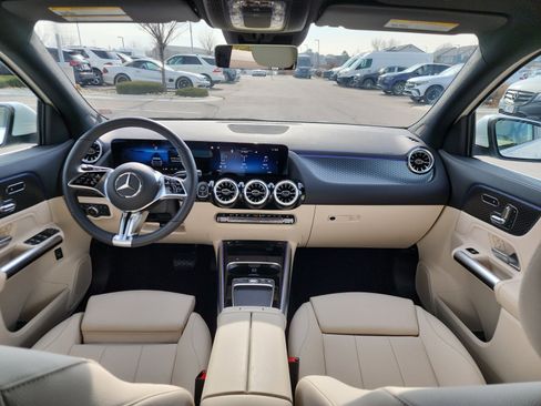 Used 2025 Mercedes-Benz GLA 250 4MATIC image 19