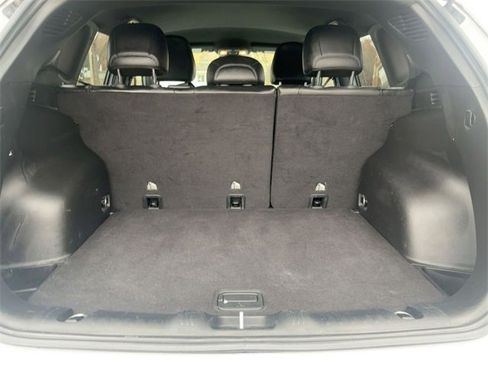 Used 2023 Jeep Compass Limited image 28