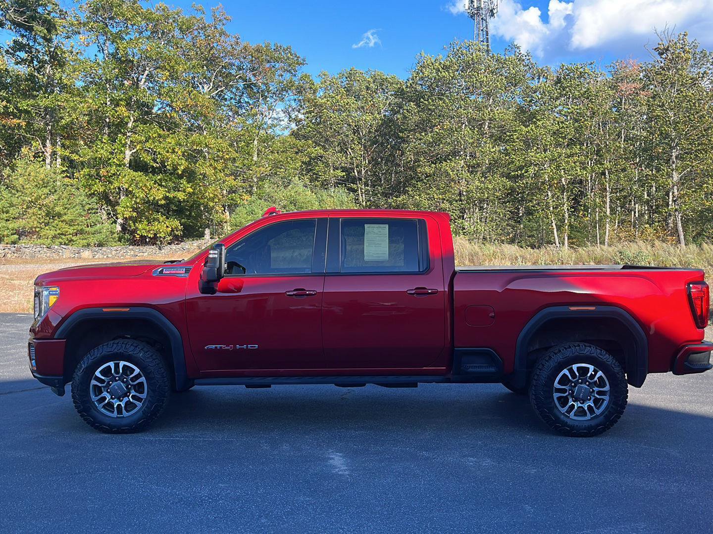 Used 2022 GMC Sierra 2500 AT4 w/ AT4 Preferred Package AWD/4WD image 2