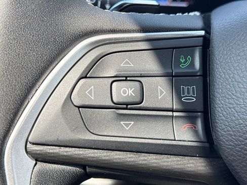Used 2023 Jeep Grand Cherokee Altitude AWD/4WD image 27