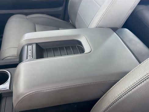 Used 2018 Toyota Tundra Limited w/ Limited Premium Package RWD image 18