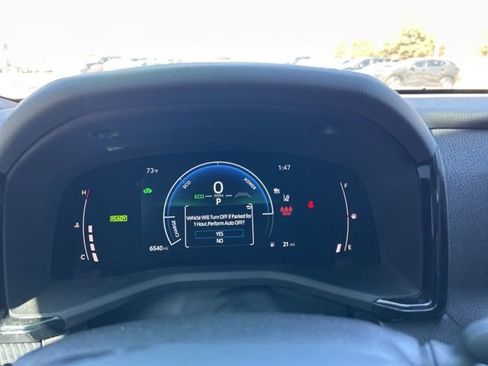 Used 2025 Toyota Camry SE image 11