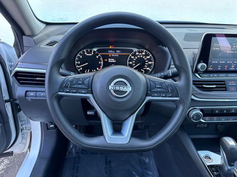 Used 2025 Nissan Altima 2.5 SV FWD image 28