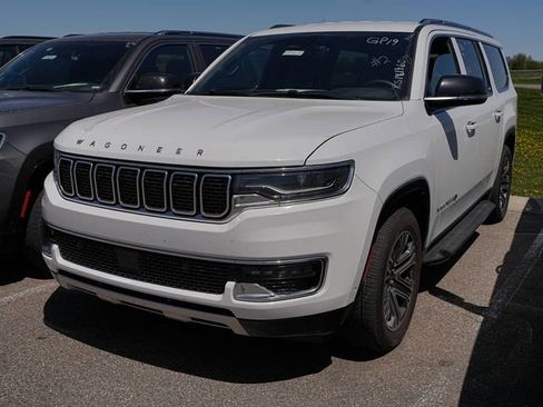 Used 2024 Jeep Wagoneer L Series II w/ Flexible Seating Group AWD/4WD image 1