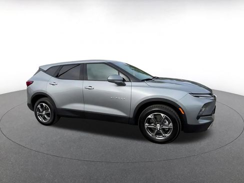 Used 2025 Chevrolet Blazer LT image 2