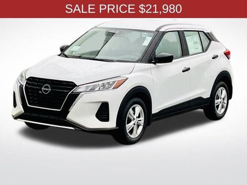 New 2025 Nissan Kicks Play S image 2