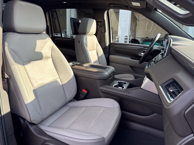Used 2023 GMC Yukon XL SLT w/ SLT Premium Package AWD/4WD image 31