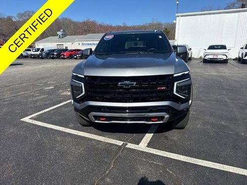 Used 2025 Chevrolet Suburban Z71 AWD/4WD image 3