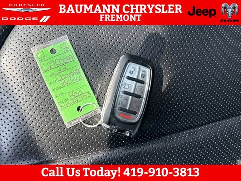 Used 2022 Chrysler Pacifica Limited AWD/4WD image 29