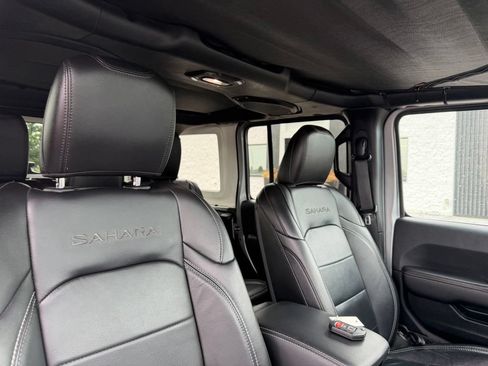 Used 2018 Jeep Wrangler Unlimited Sahara AWD/4WD image 29