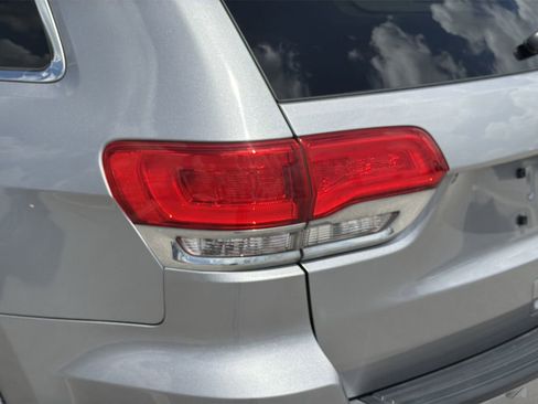 Used 2019 Jeep Grand Cherokee Laredo RWD image 7