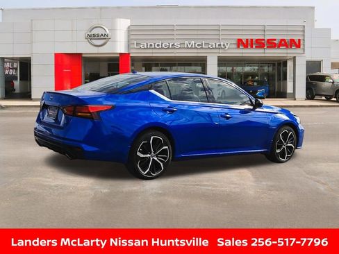 Used 2025 Nissan Altima 2.5 SR image 3